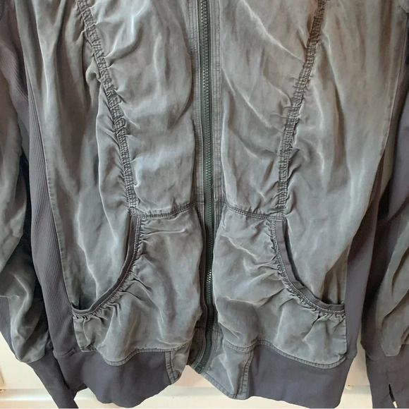 Lululemon Reversible Jacket  8 - Picture 9 of 9